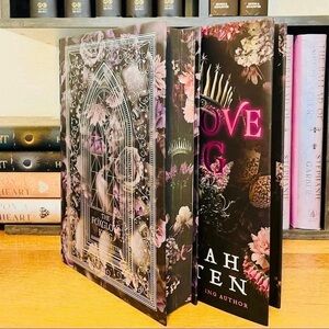Fairyloot Exclusive Signed Edition The Foxglove King by Hannah Whitten